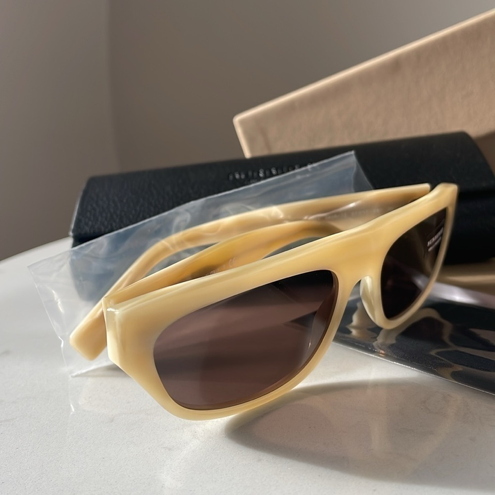 NWT Burberry Monogram Rectangular Sunglasses Clear Horn Style Acetate - Picture 6 of 6